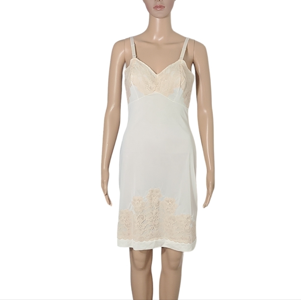 Vintage 60s Dorsay Beige Lace Trim Full Slip Womens Lacey Slip dress Size 32